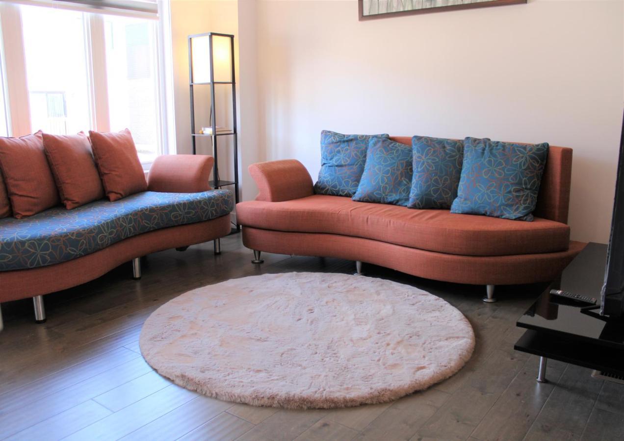 Villa New Town House Barrie South Extérieur photo
