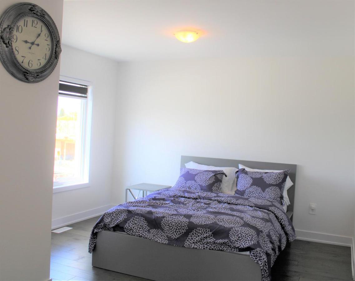 Villa New Town House Barrie South Extérieur photo